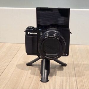 Canon Powershot G1X Mark II (step above
G7X and G9X), underwater case